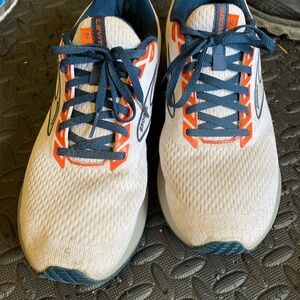 Brooks running men’s levitate 5 white orange navy size 9.5